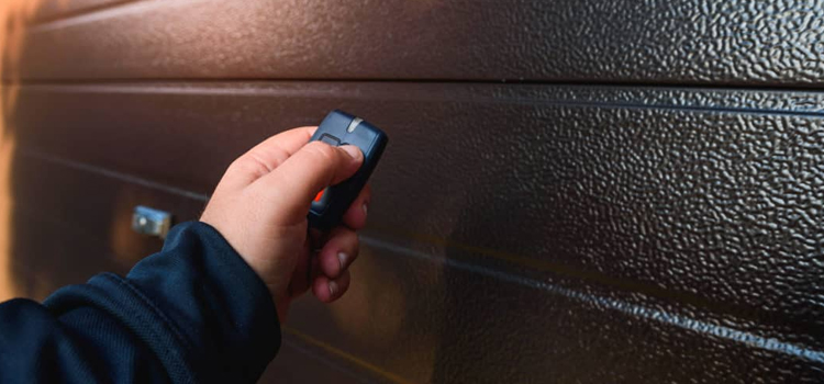 automatic door opener with remote control in Winter Gardens